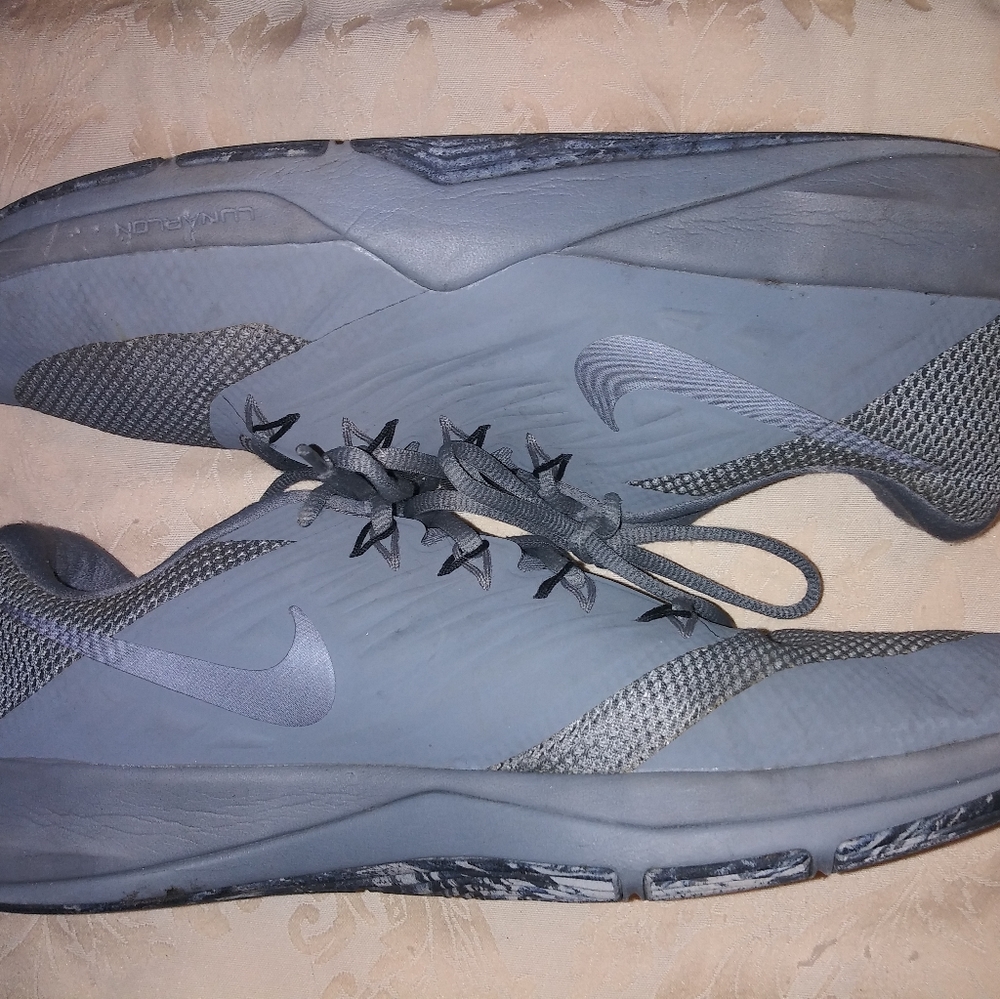 Nikes Relax Fit   ((Size 12))
